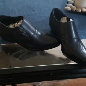 Womens 6 Dingo black shoes